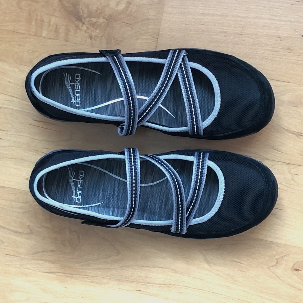 Dansko women’s hazel sneaker black suede size 7